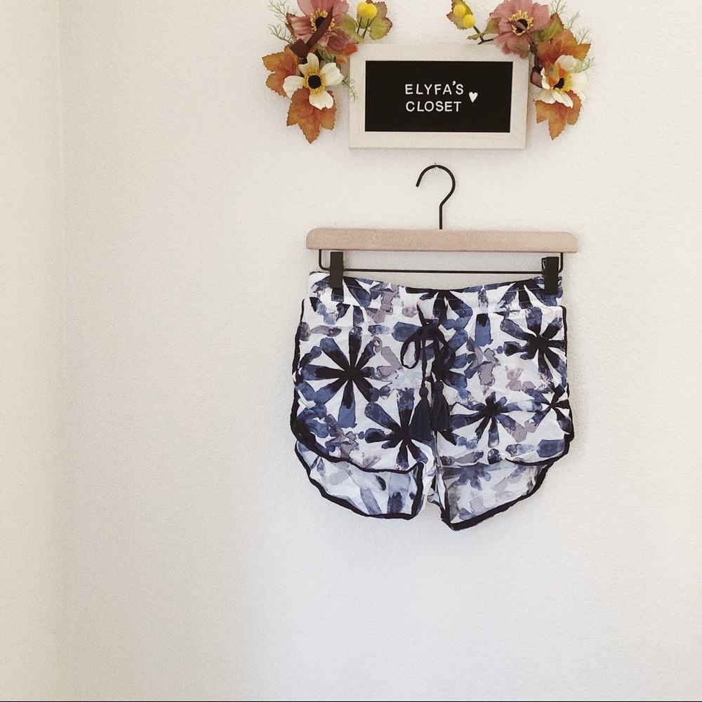 • f l o r a l s h o r t s •